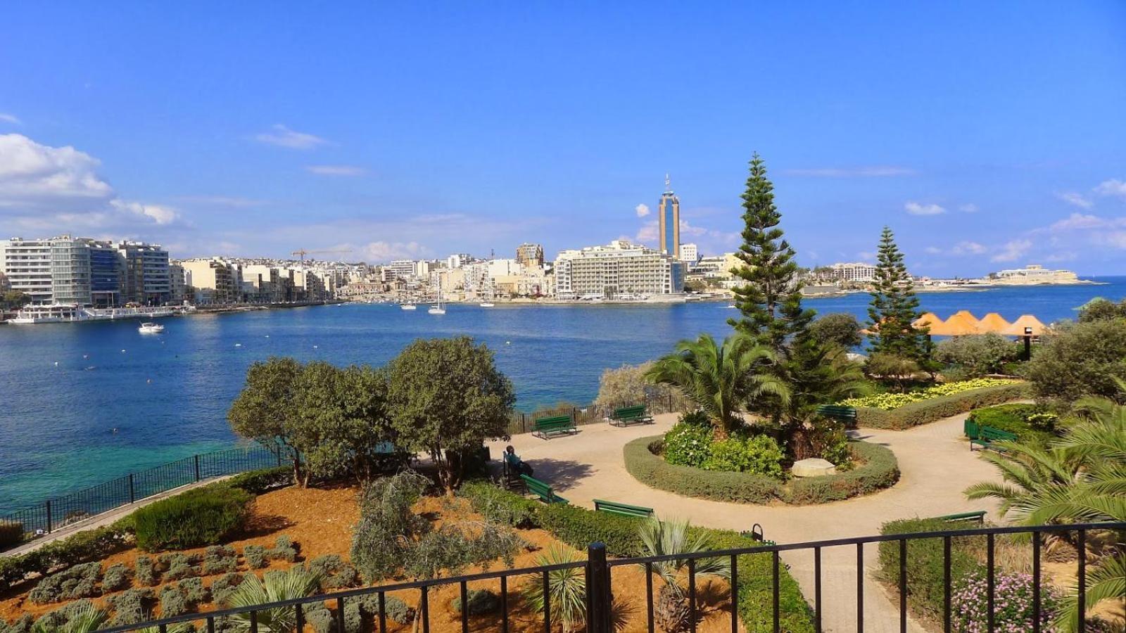 Stunning 2Br Holiday Penthouse In Central Sliema Exterior photo